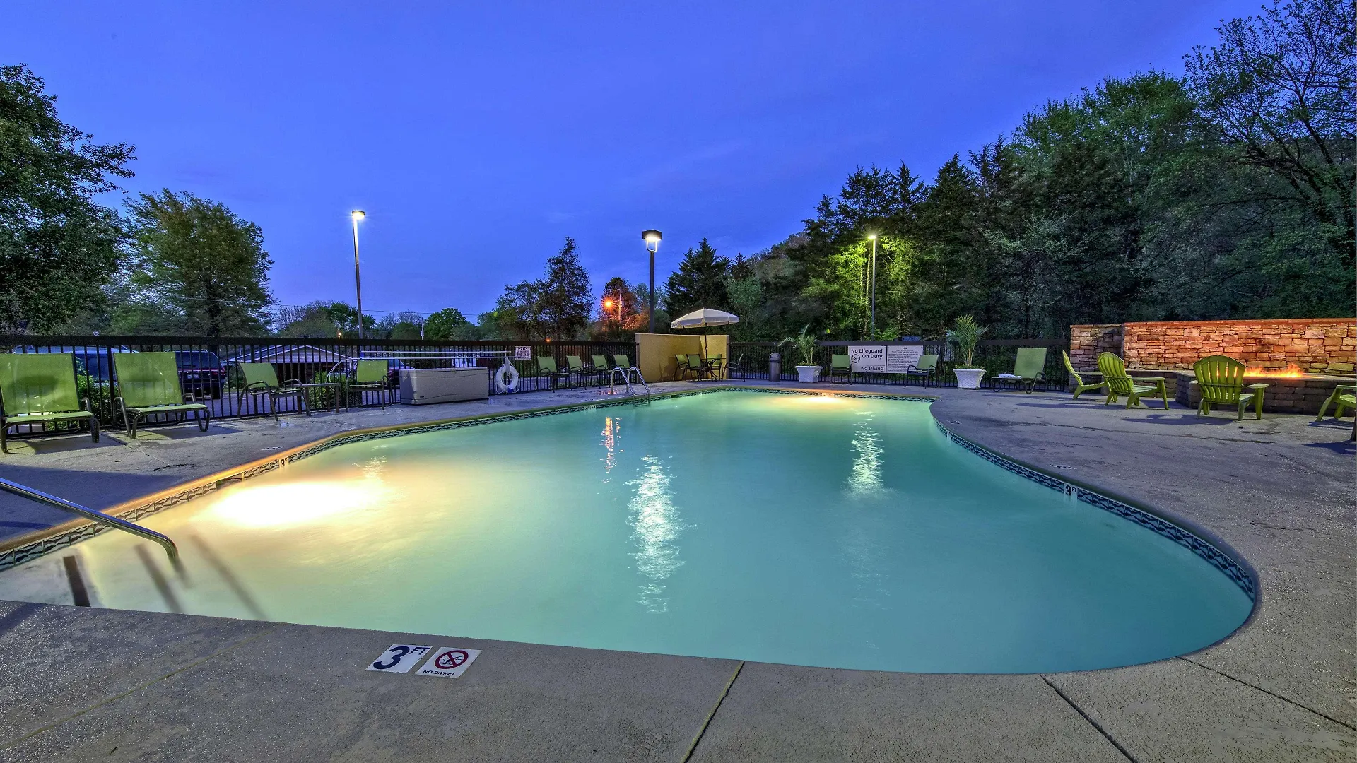 Hampton & On The Parkway Hotel