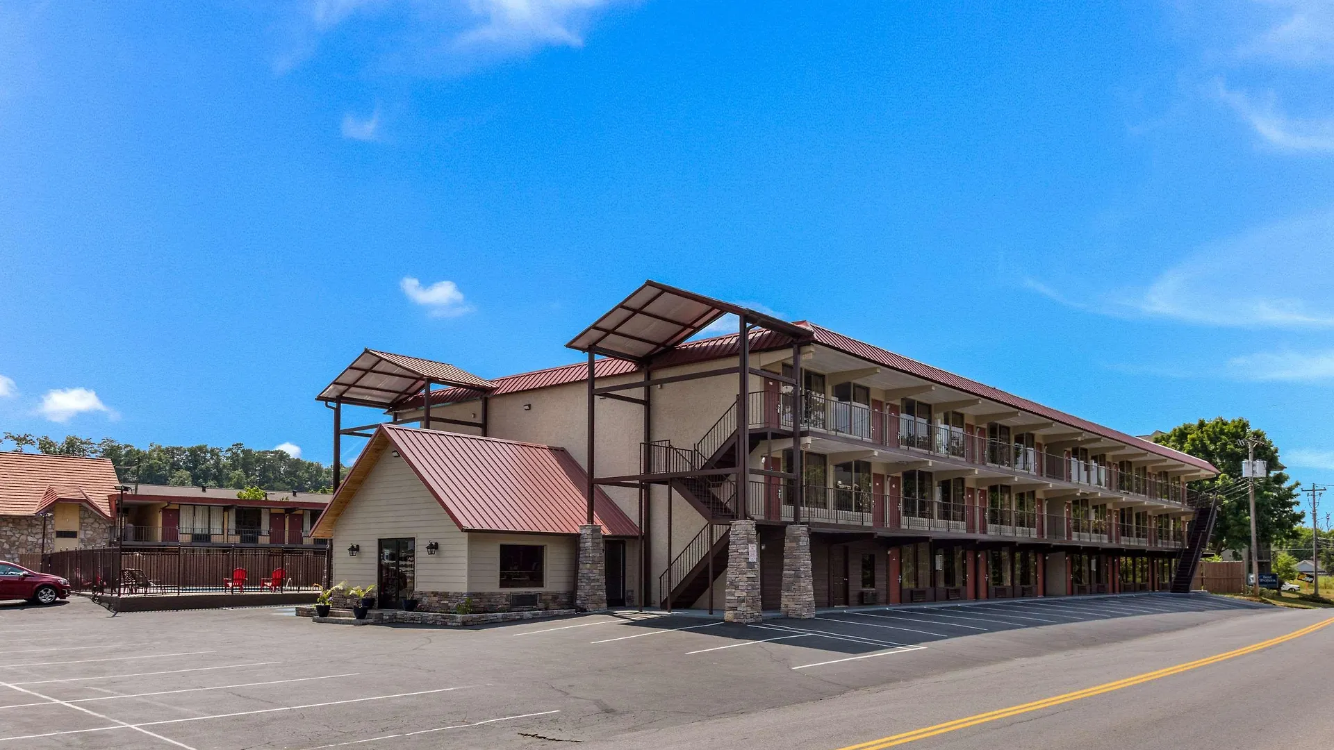 Econo Hotel 2*
