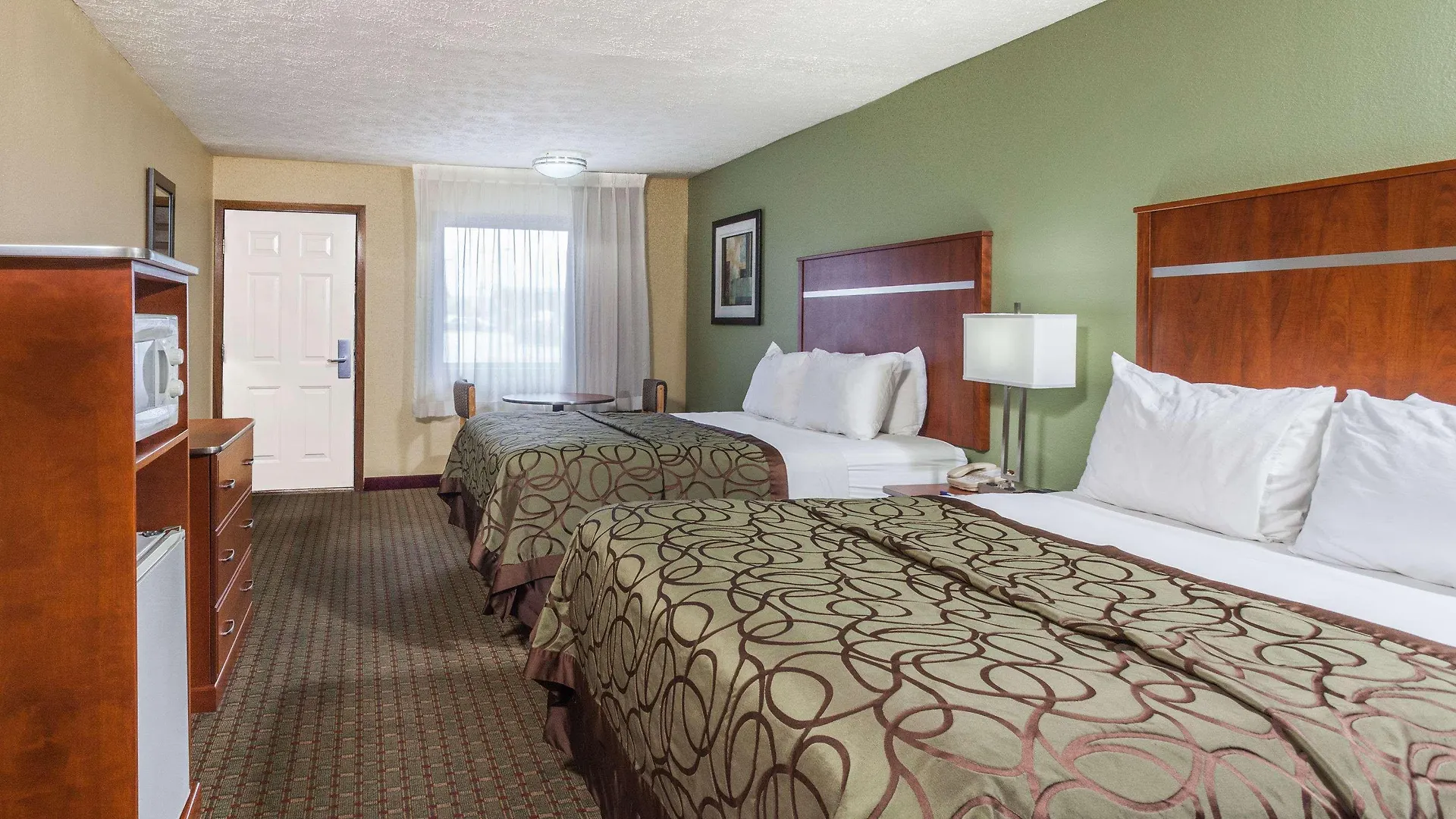 Baymont By Wyndham Near Island Drive Hotel