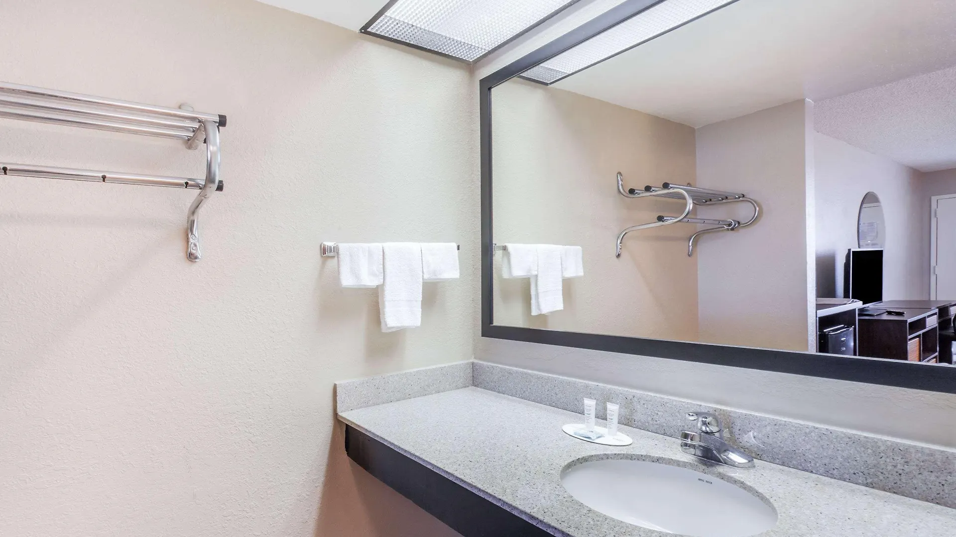 Super 8 By Wyndham Pigeon Forge-emert St Pigeon Forge