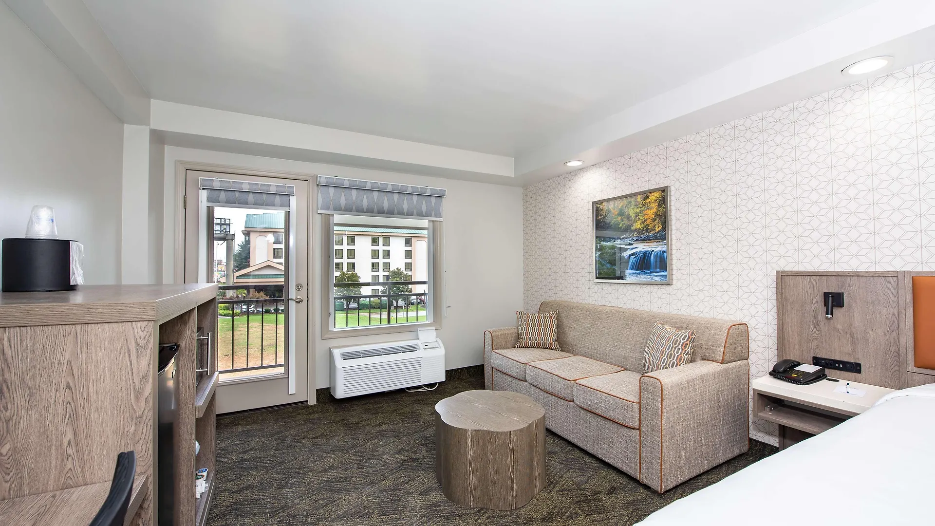 Western Apple Valley Hotel 3*