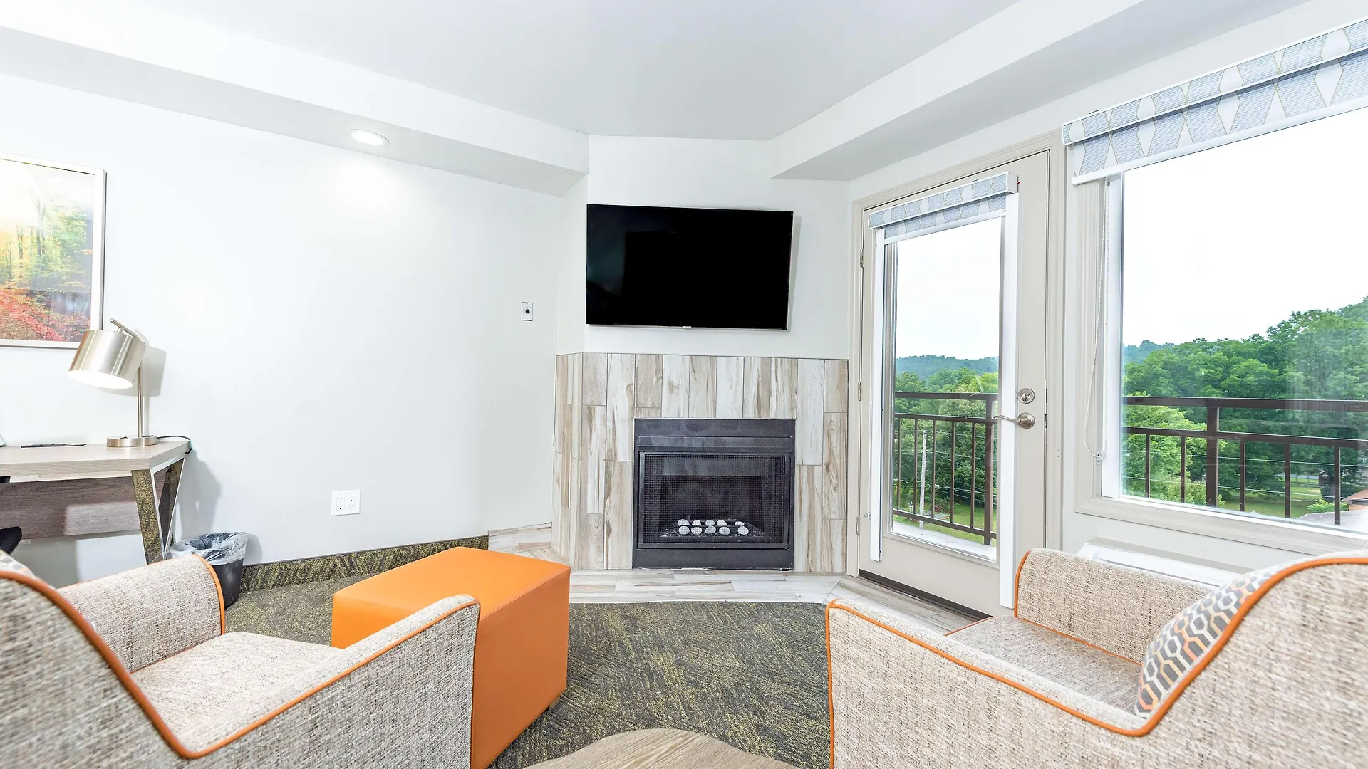 Western Apple Valley 3*
