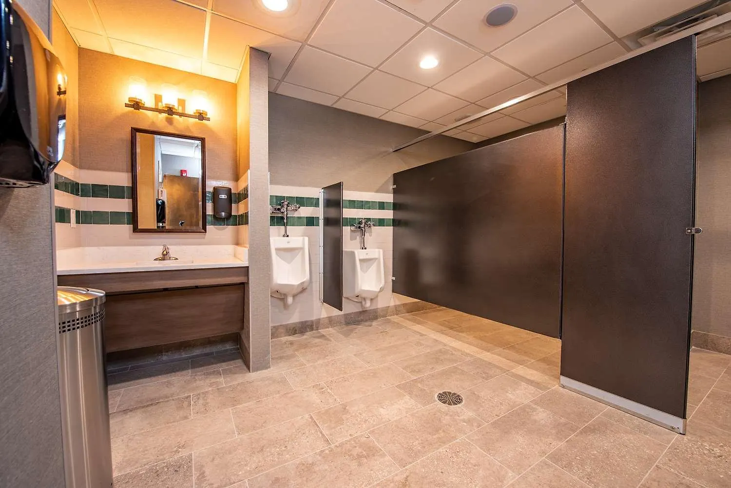Western Apple Valley Hotel 3*