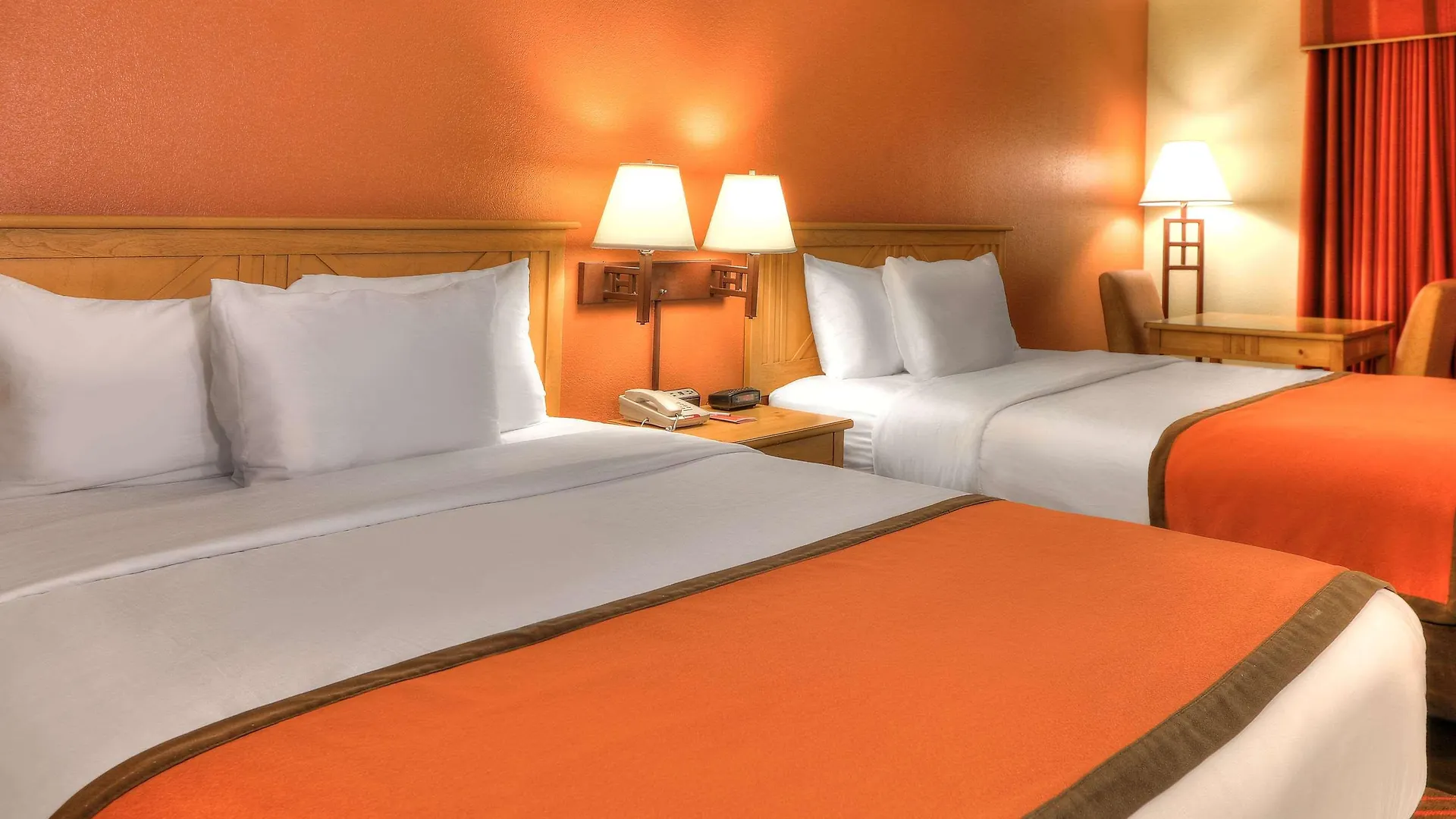 Econo Riverside Lodge