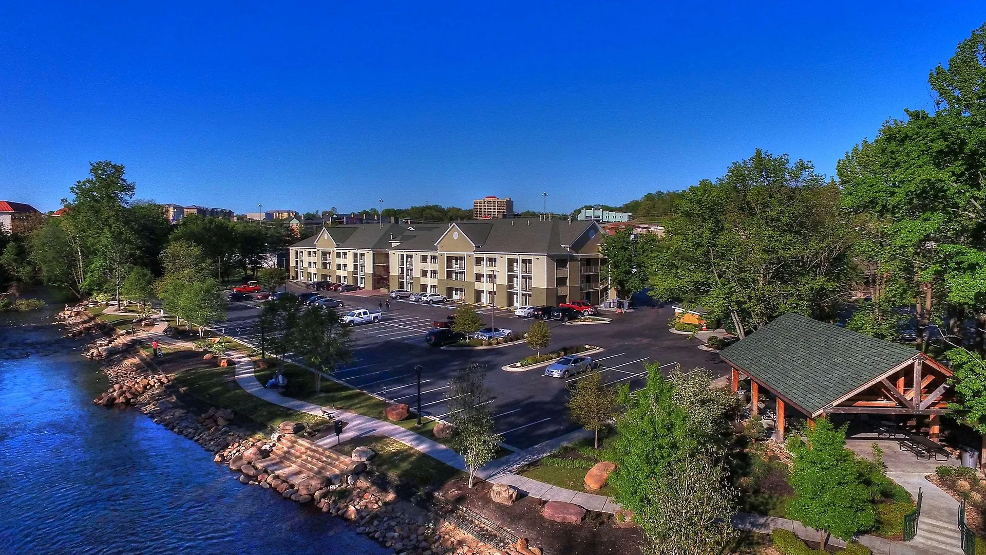 Econo Riverside Lodge