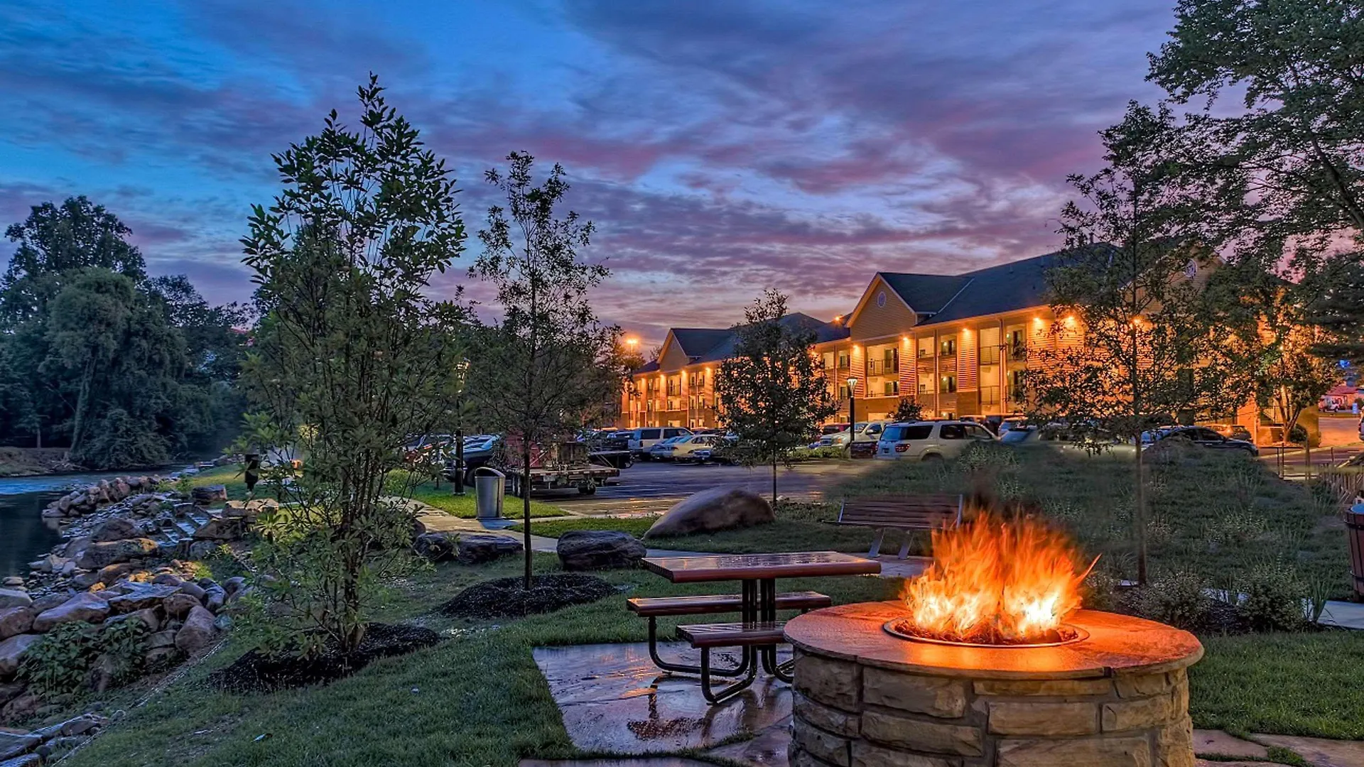 Econo Riverside Lodge *