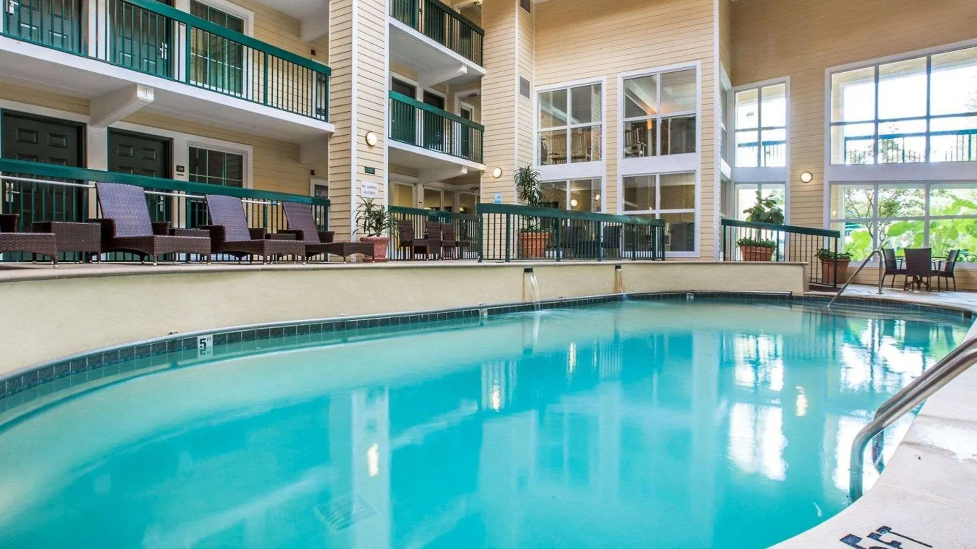 Econo Riverside Lodge