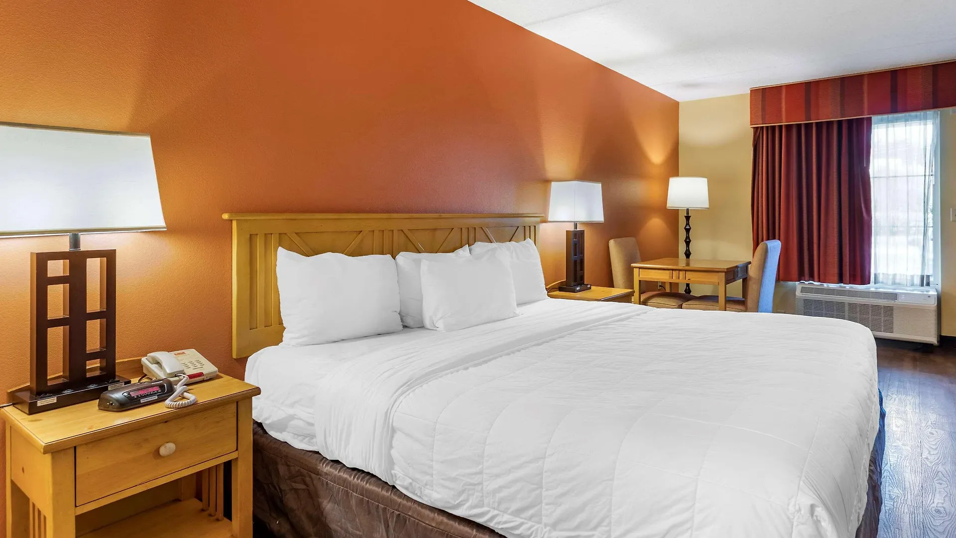 Econo Riverside Lodge