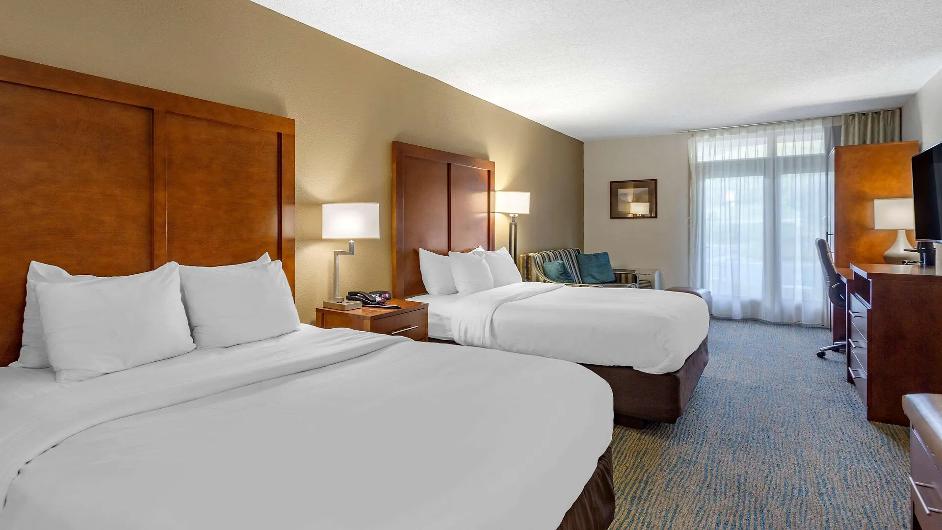 The At Apple Valley, Ascend Collection Hotel