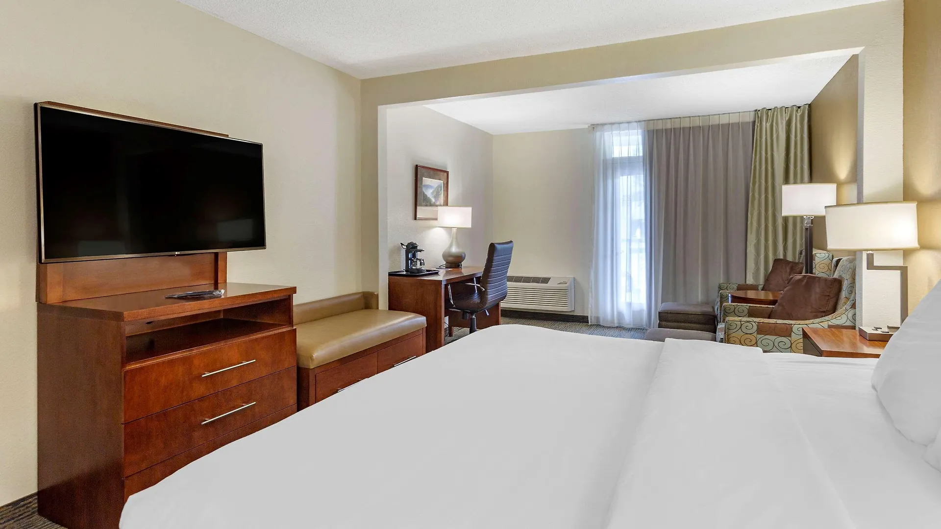 The At Apple Valley, Ascend Collection Hotel