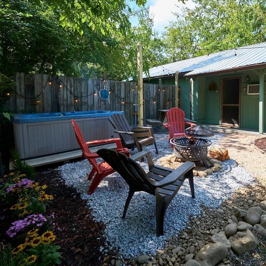Apartment Steps From Downtown Parkway + Private Hottub And Firepit - Wifi - Firefly *