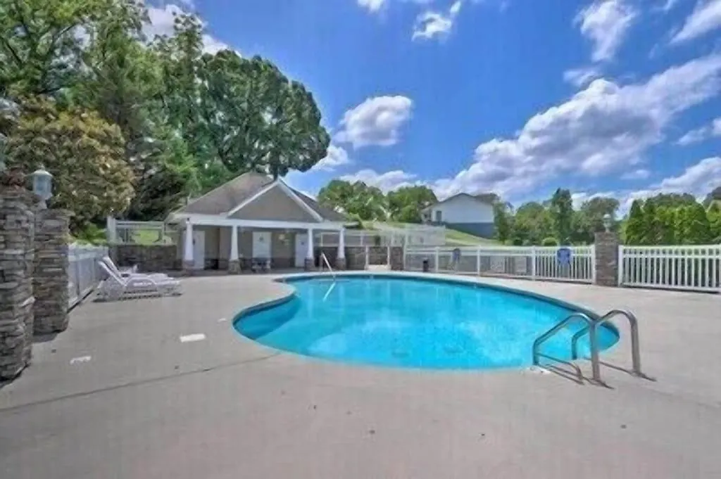 New Listing! 2 Beds And 1 Pullout Sofa In Pigeon Forge-dollywood-1 Level-2 Car Garage-gatlinburg, Wifi, Pool *