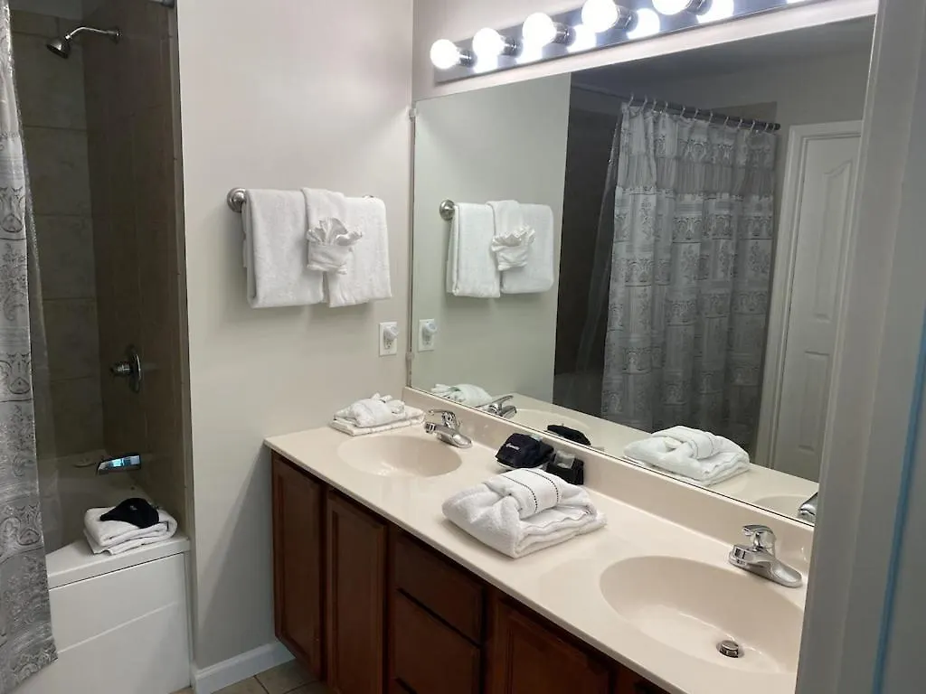 New Listing! 2 Beds And 1 Pullout Sofa In Pigeon Forge-dollywood-1 Level-2 Car Garage-gatlinburg, Wifi, Pool Apartment