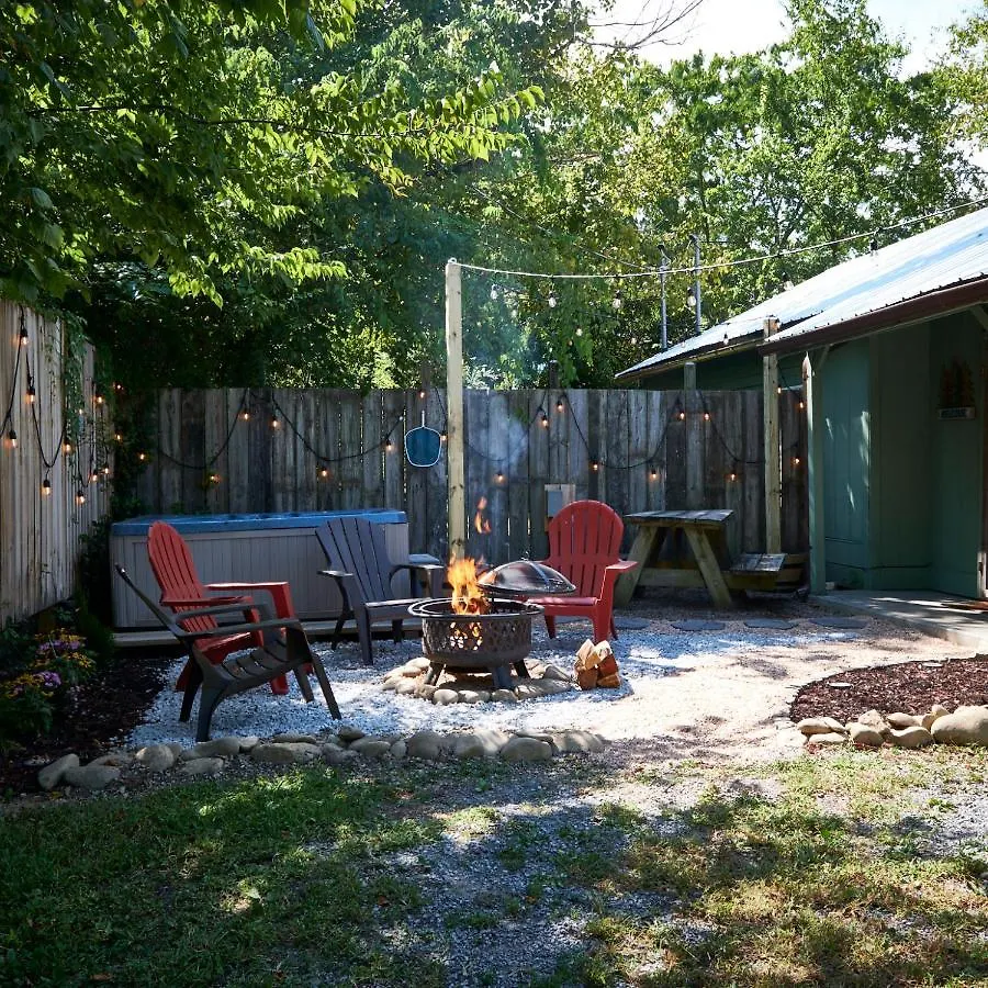 Steps From Downtown Parkway + Private Hottub And Firepit - Wifi - Firefly