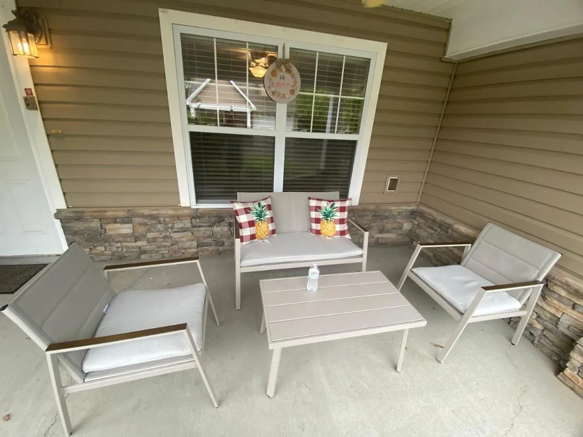 Apartment New Listing! 2 Beds And 1 Pullout Sofa In Pigeon Forge-dollywood-1 Level-2 Car Garage-gatlinburg, Wifi, Pool