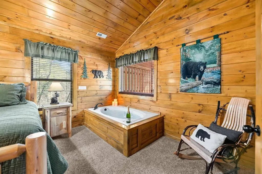 Chalet Luxury Cabin - Golden Tee, Hot Tub, Top Location!! *