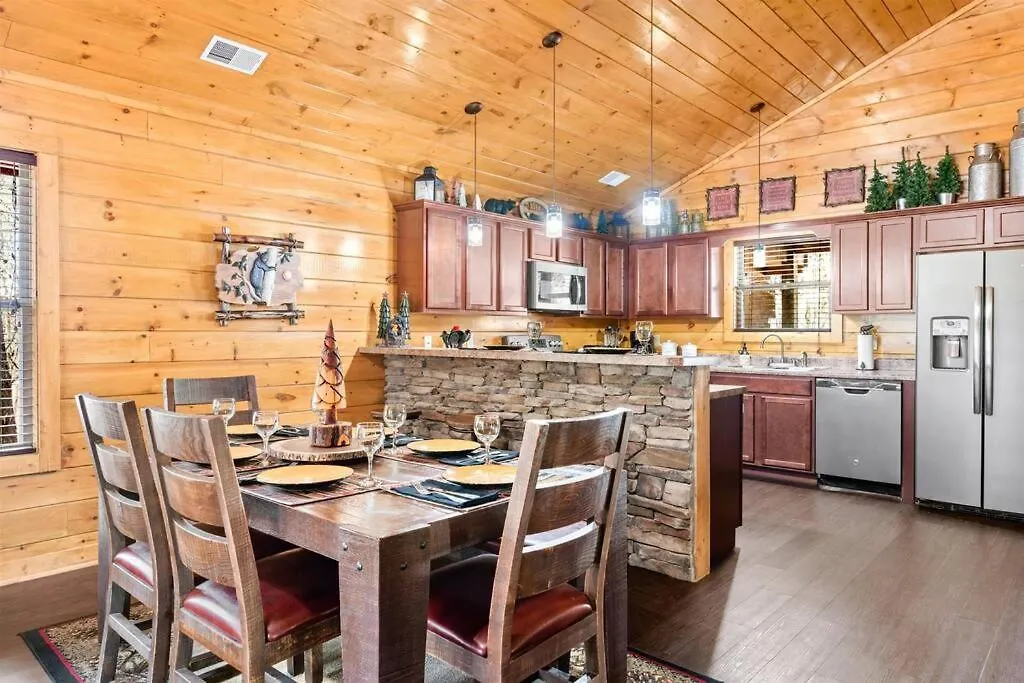 Chalet Luxury Cabin - Golden Tee, Hot Tub, Top Location!! *