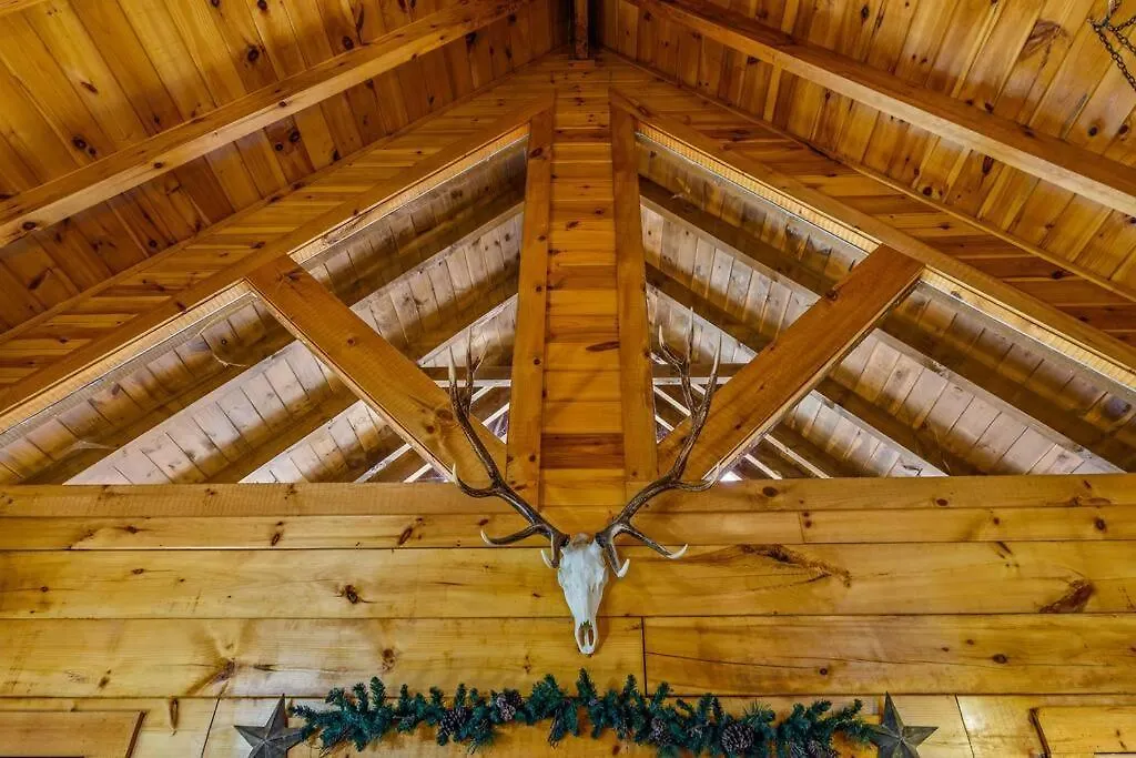 Charming Cabin W/ Hot Tub, Game Room, Location * Pigeon Forge