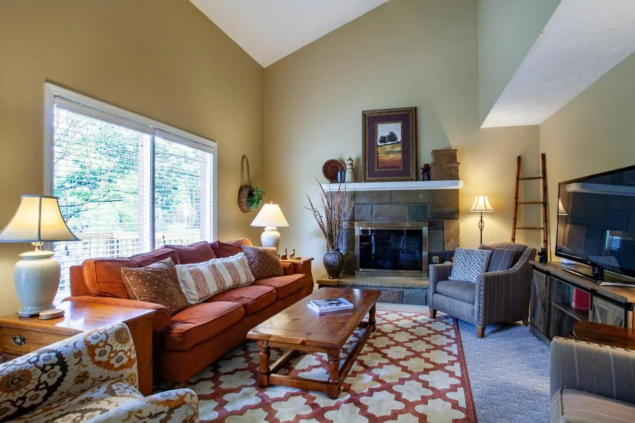 Highland Forest Duo Retreat *