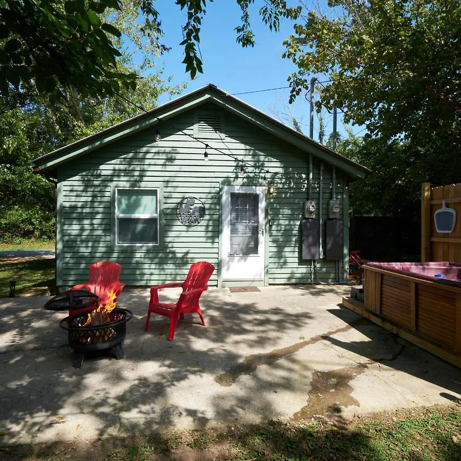 Steps From Downtown Parkway + Private Hottub And Firepit - Wifi - Firefly Apartmán