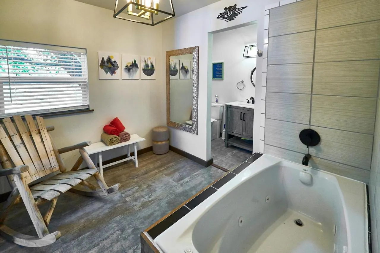 Apartmán Steps From Downtown Parkway + Private Hottub And Firepit - Wifi - Firefly Pigeon Forge
