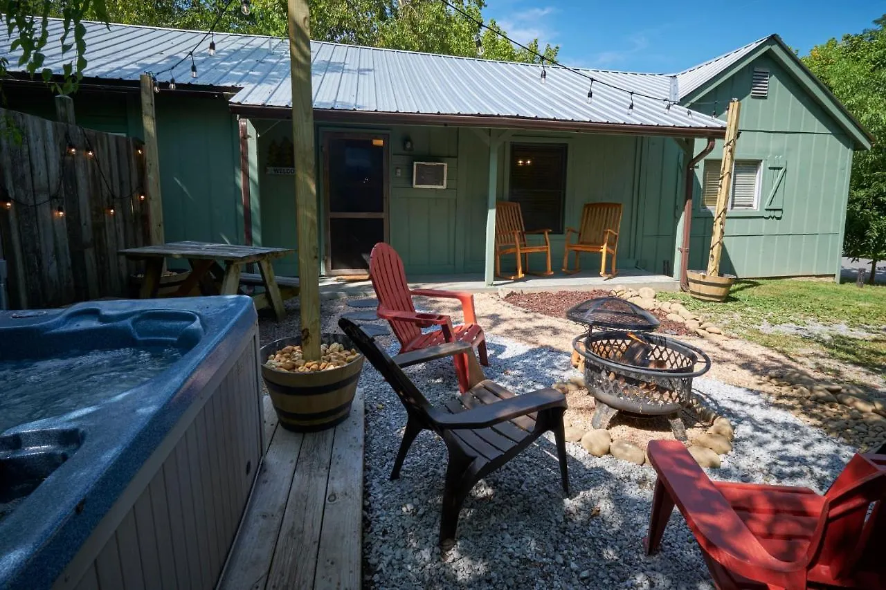 Steps From Downtown Parkway + Private Hottub And Firepit - Wifi - Firefly Pigeon Forge