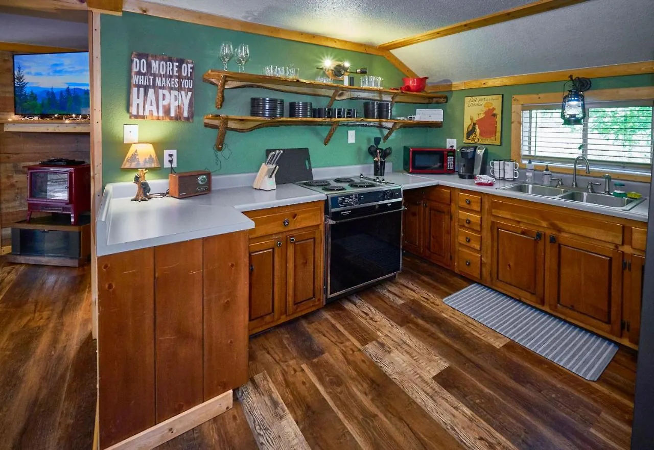 Apartment Steps From Downtown Parkway + Private Hottub And Firepit - Wifi - Firefly *