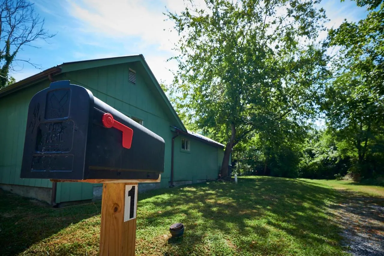 Steps From Downtown Parkway + Private Hottub And Firepit - Wifi - Firefly Pigeon Forge