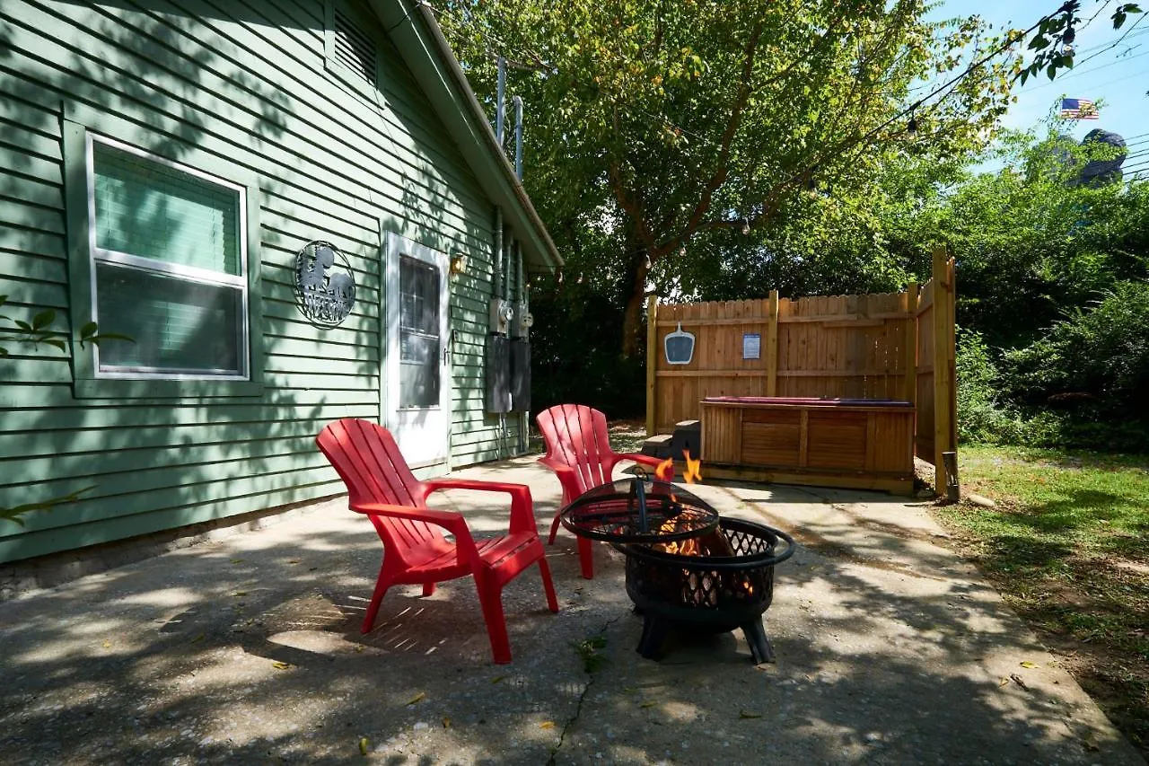 Steps From Downtown Parkway + Private Hottub And Firepit - Wifi - Firefly Apartmán *