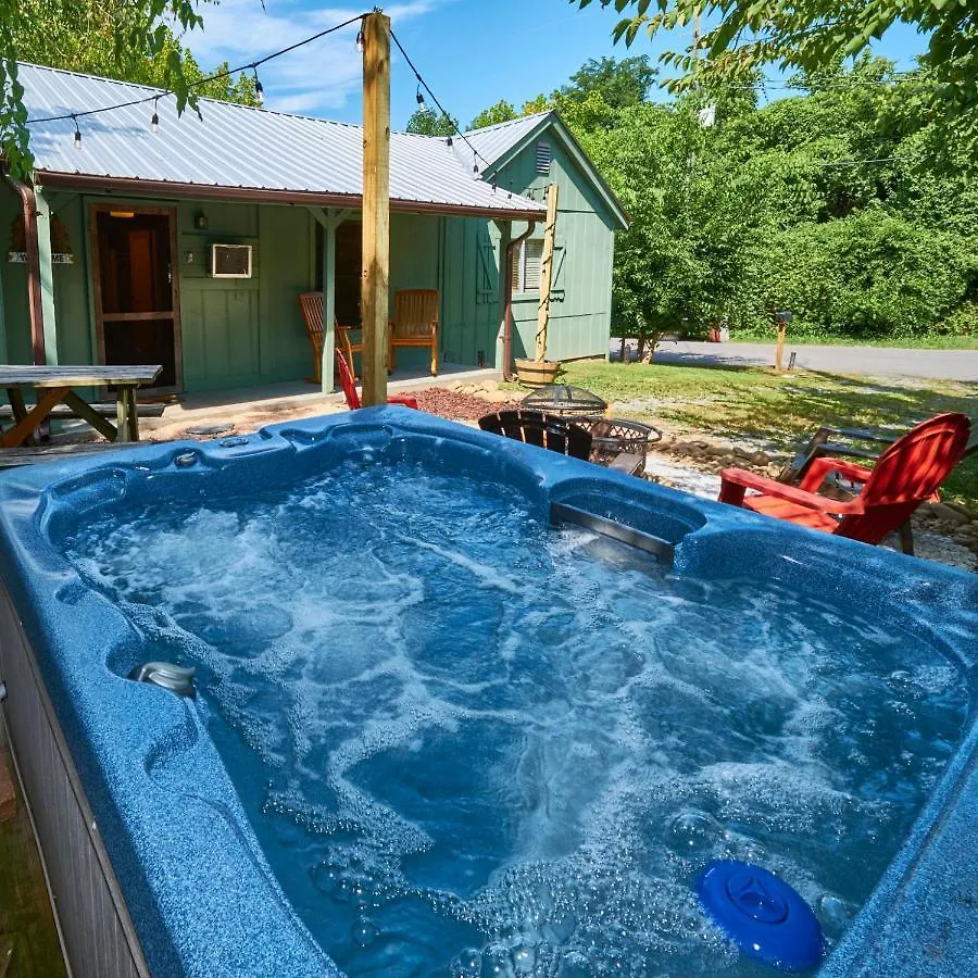 Steps From Downtown Parkway + Private Hottub And Firepit - Wifi - Firefly
