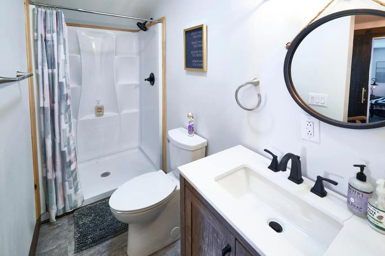 Steps From Downtown Parkway + Private Hottub And Firepit - Wifi - Firefly