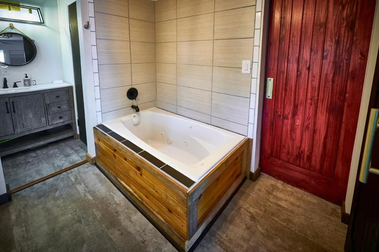 Apartmán Steps From Downtown Parkway + Private Hottub And Firepit - Wifi - Firefly *