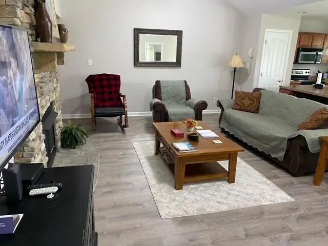 New Listing! 2 Beds And 1 Pullout Sofa In Pigeon Forge-dollywood-1 Level-2 Car Garage-gatlinburg, Wifi, Pool *