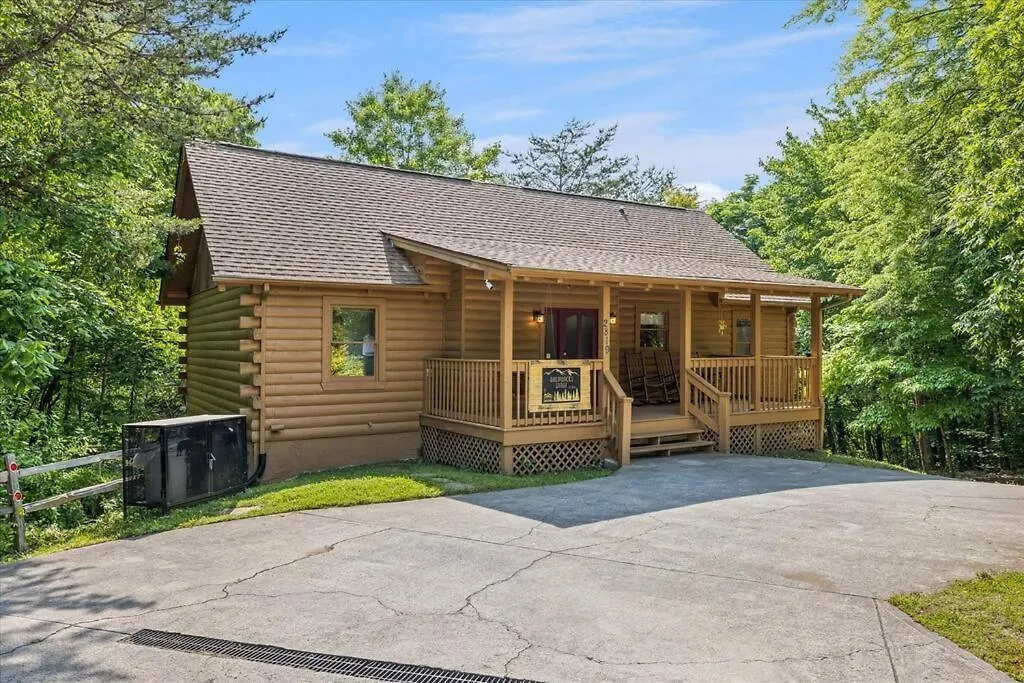 Chalet 1 Min To The Parkway Spacious W 3 And Extra Bedroom!