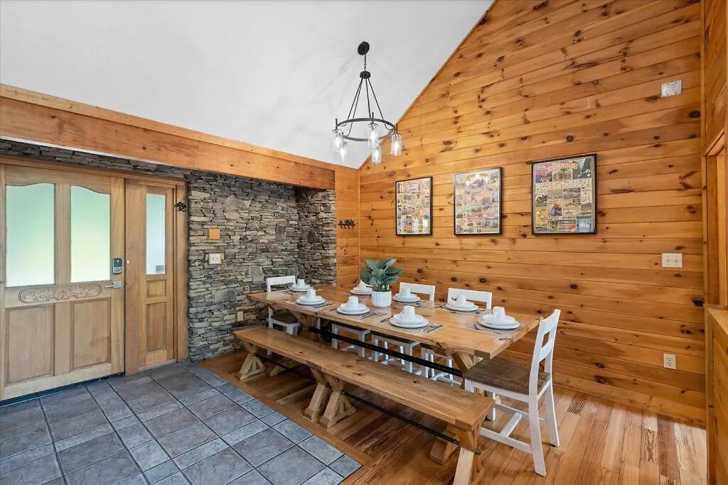 1 Min To The Parkway Spacious W 3 And Extra Bedroom! Chalet *