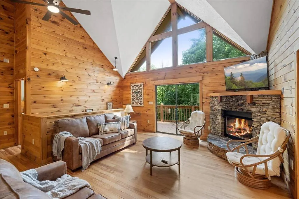 1 Min To The Parkway Spacious W 3 And Extra Bedroom! Chalet