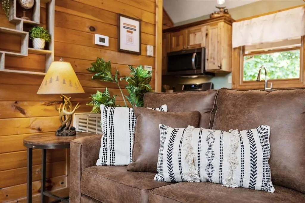 1 Min To The Parkway Spacious W 3 And Extra Bedroom! Chalet