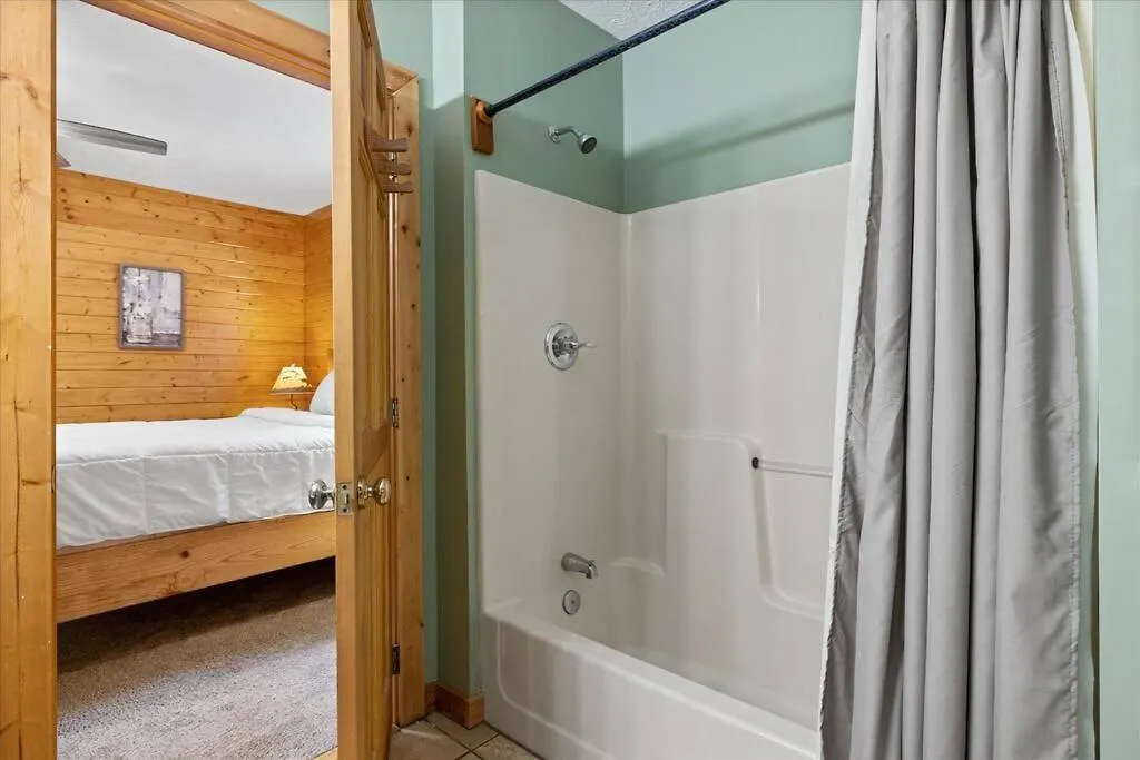 1 Min To The Parkway Spacious W 3 And Extra Bedroom! *