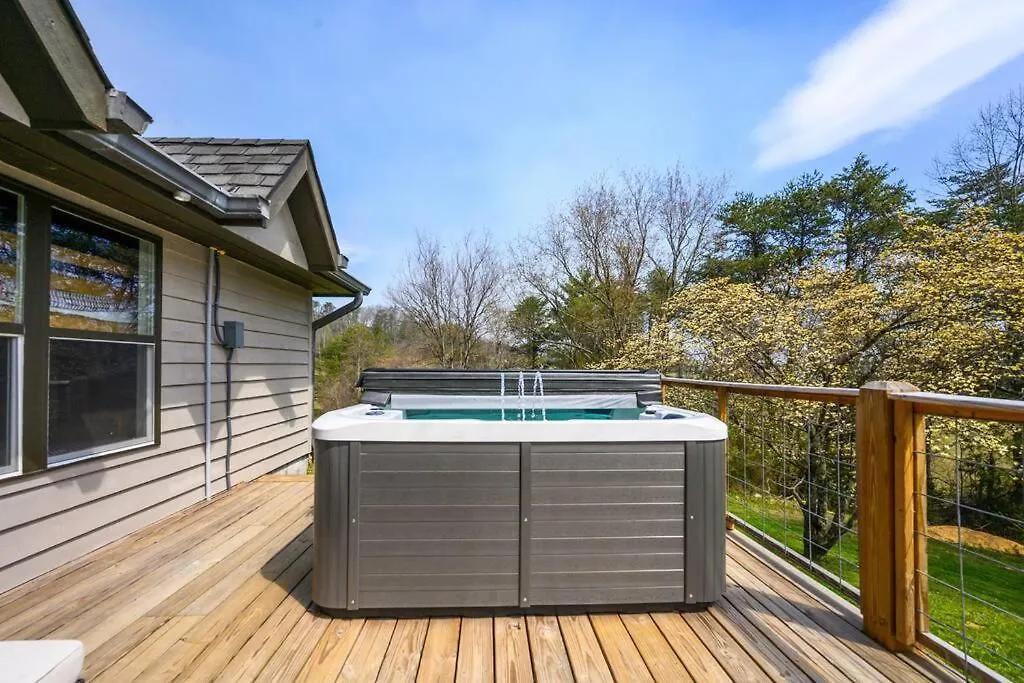 Villa Crestview Estate 5 Acres-heated Pool-5min To Strip Pigeon Forge