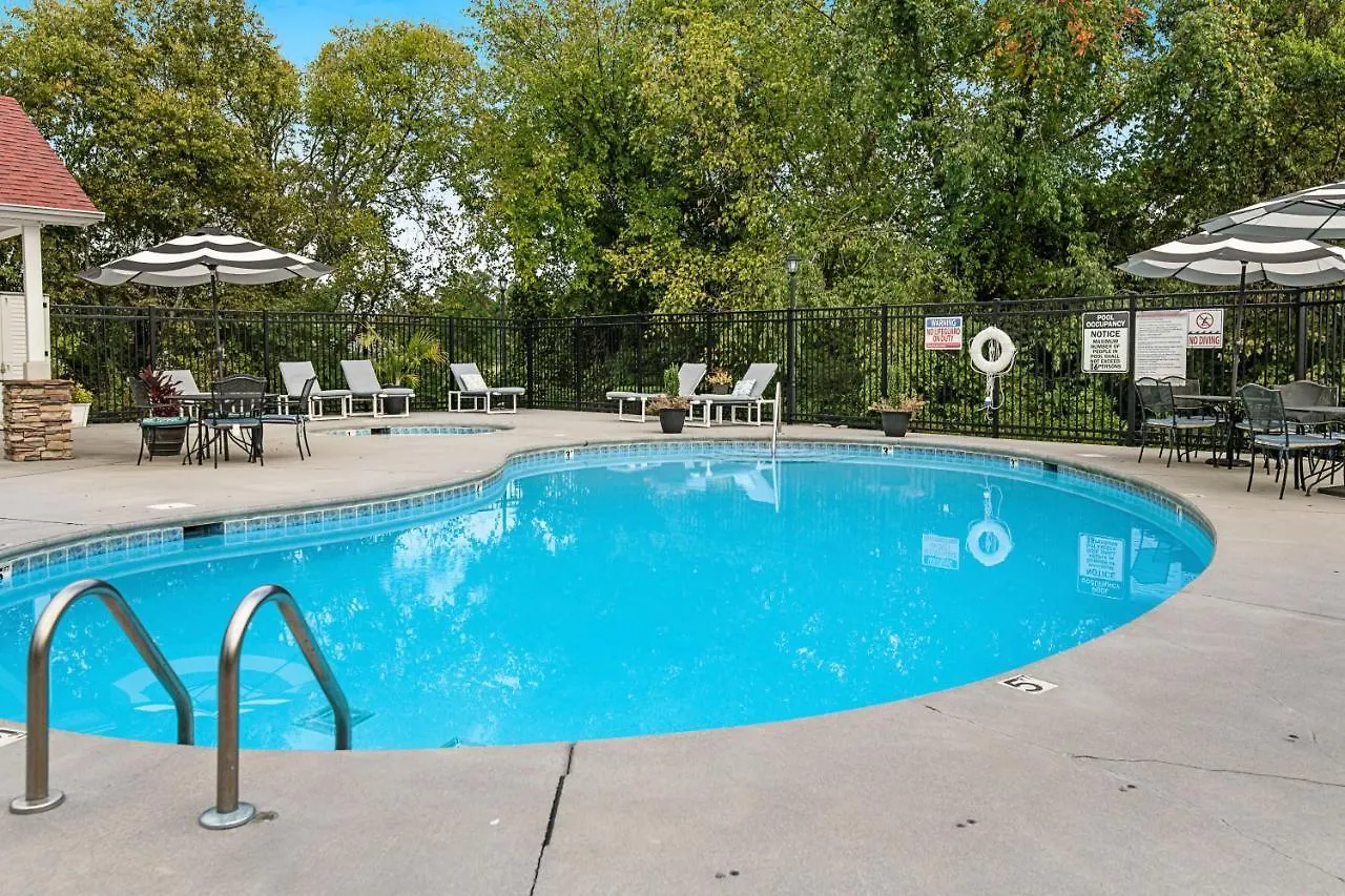Bandit's Riverfront Retreat *