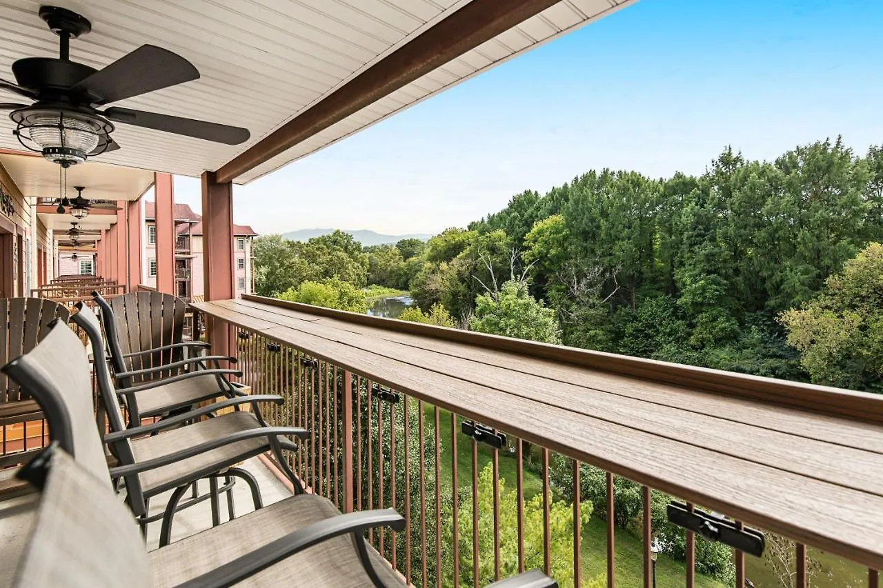 Bandit's Riverfront Retreat Holiday home Pigeon Forge