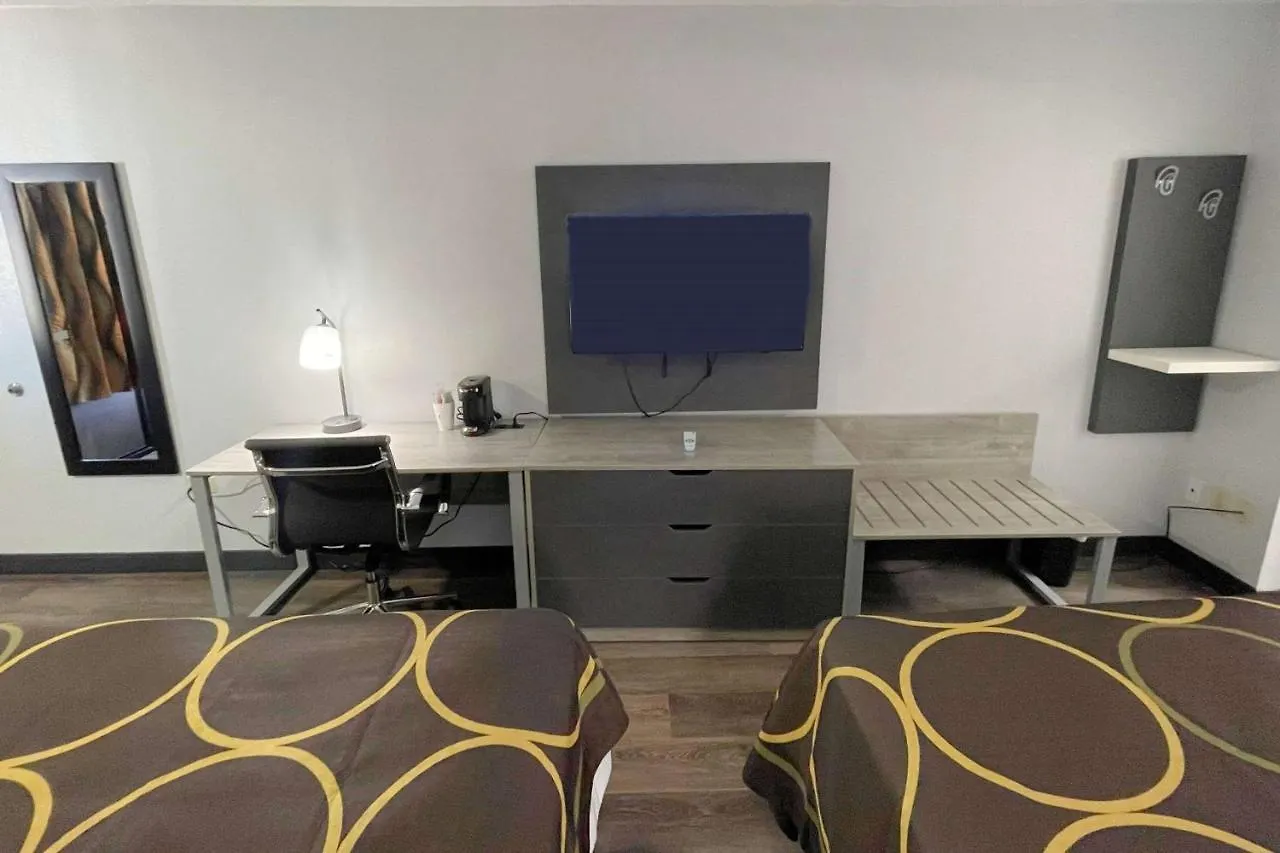 Super 8 By Wyndham Downtown