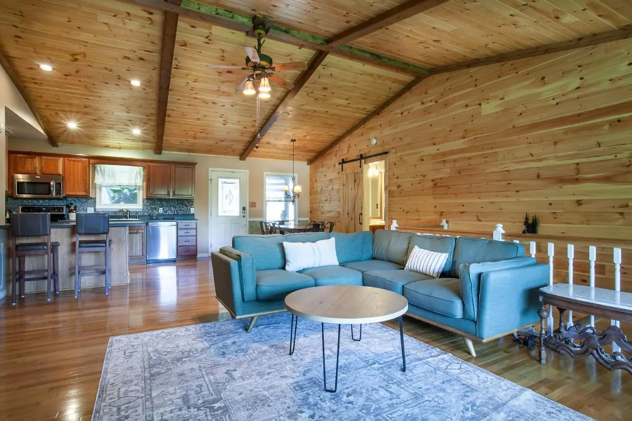 Holiday home Ole Smoky - Game Room, Hot Tub, Mtn Views!