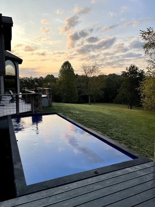 Crestview Estate 5 Acres-heated Pool-5min To Strip