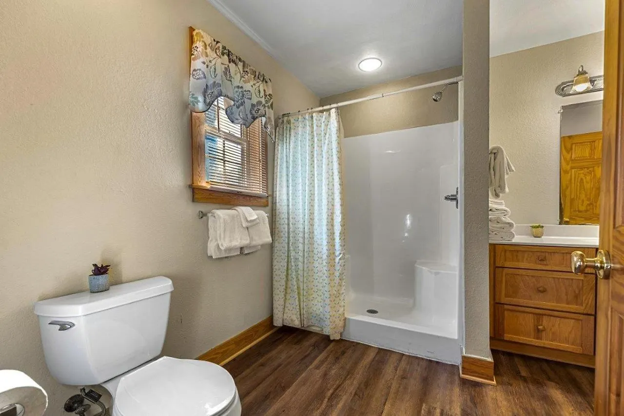 Poplar Point Unit 12a Apartment