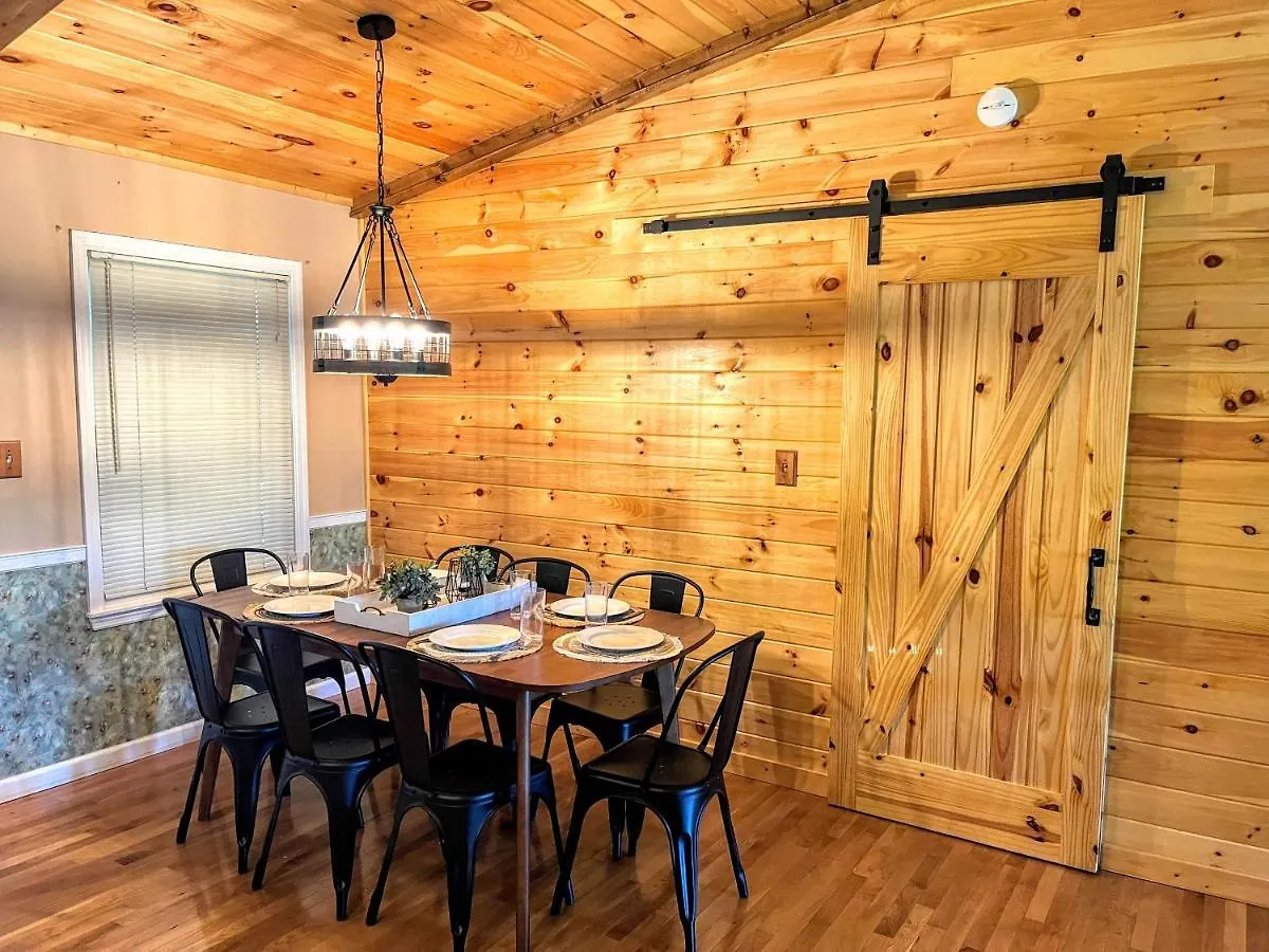 Holiday home Ole Smoky - Game Room, Hot Tub, Mtn Views! Pigeon Forge