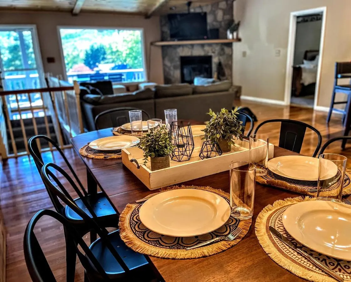 Ole Smoky - Game Room, Hot Tub, Mtn Views! Holiday home *
