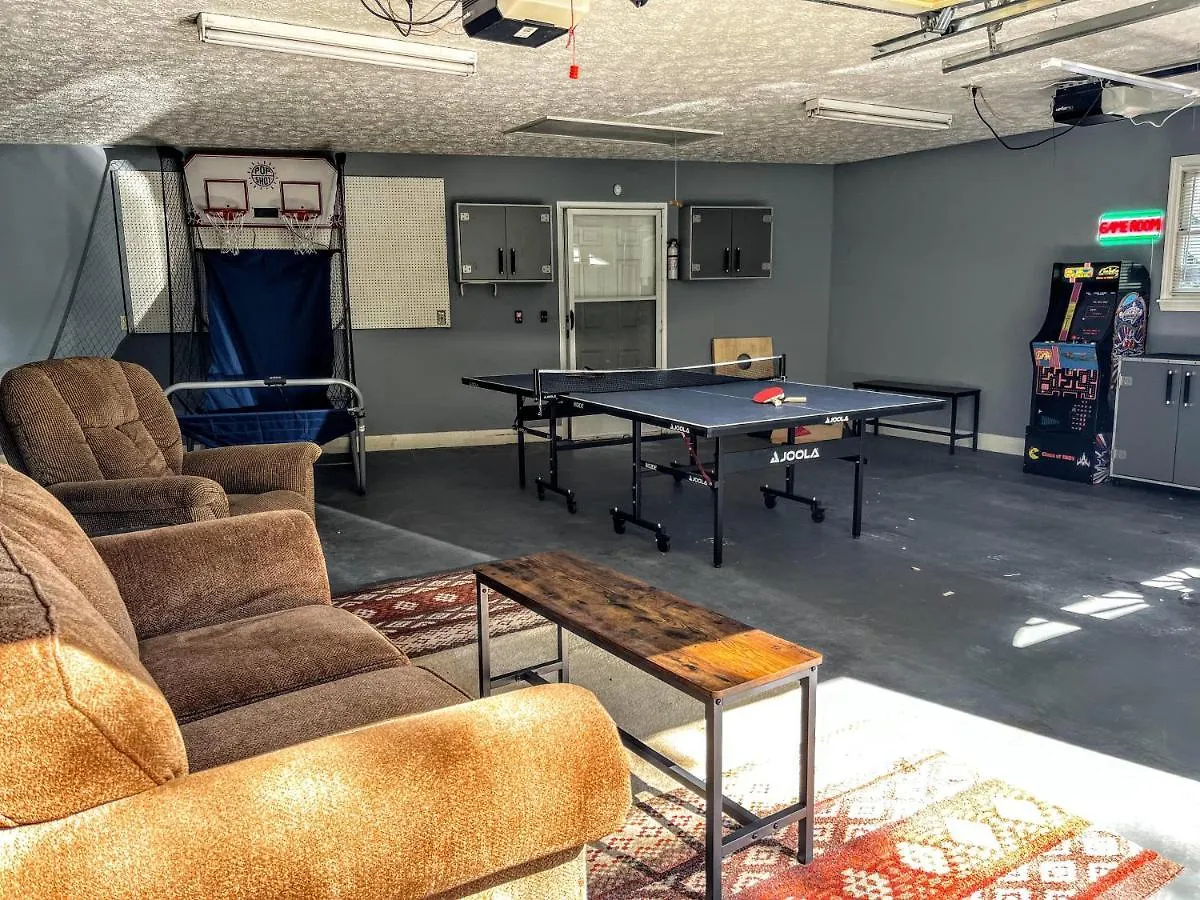 Ole Smoky - Game Room, Hot Tub, Mtn Views! Holiday home Pigeon Forge