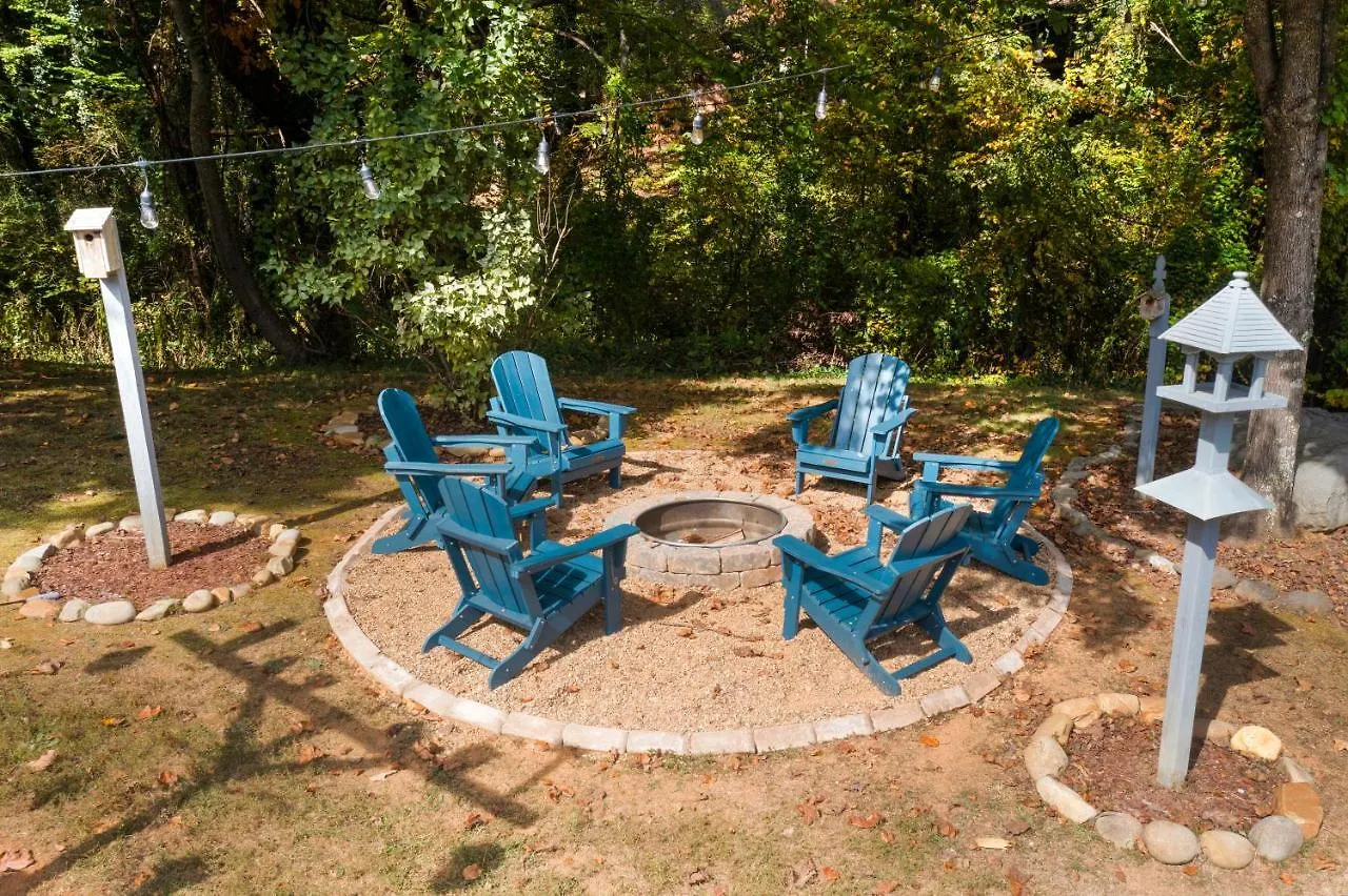 Holiday home Ole Smoky - Game Room, Hot Tub, Mtn Views! *