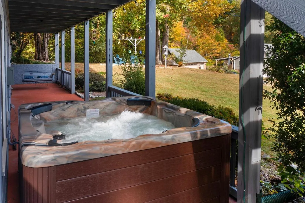 Ole Smoky - Game Room, Hot Tub, Mtn Views! Holiday home